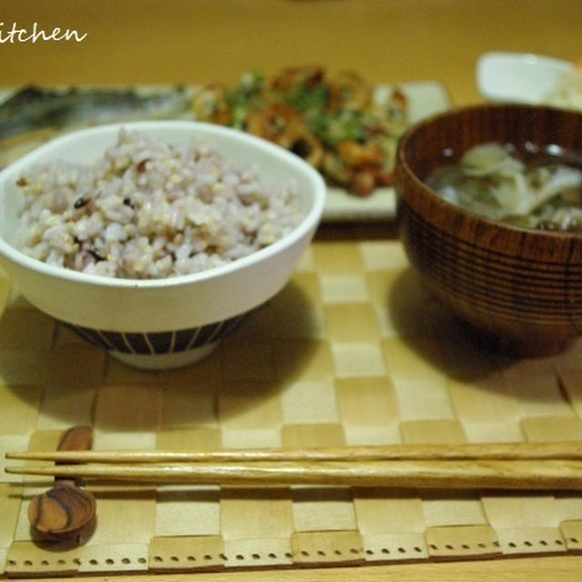 鮎の塩焼きと、自家製ブレンドの雑穀米。
