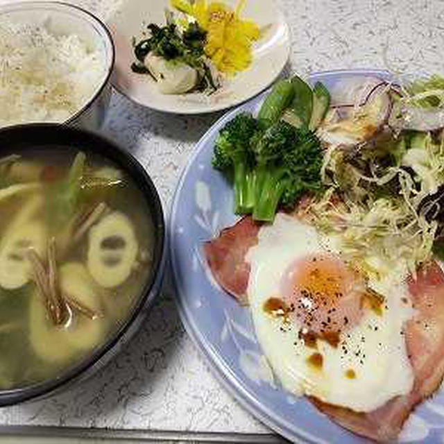 ベーコンエッグの朝ごはん