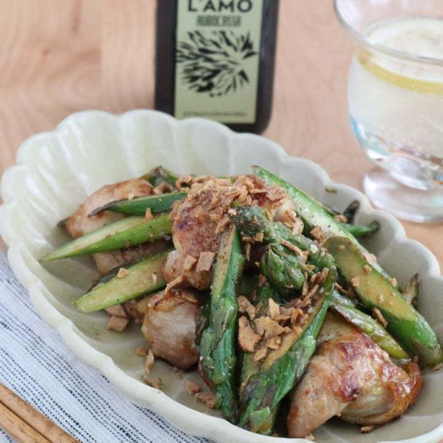 【#ごはんがすすむ】鶏もも肉とアスパラガスのガーリックオイルソテー