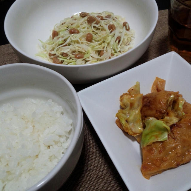 ホルモン焼きとキャベツと納豆のサラダ