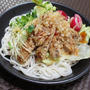 スタミナ豚肉の玉葱たれ冷やしうどん