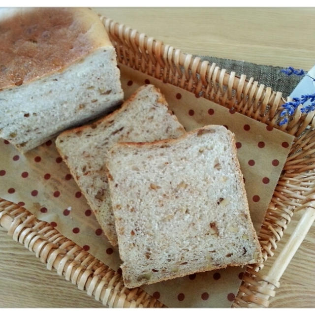 常備食パンでモーニング♡今朝はくるみ食パンにバターた～っぷりトーストです(*￣∇￣*)