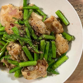 おうちでご飯☆鶏肉とニンニクの芽のガーリック炒め