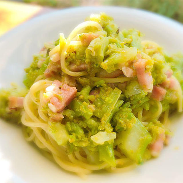 ブロッコリーとベーコンのパスタ