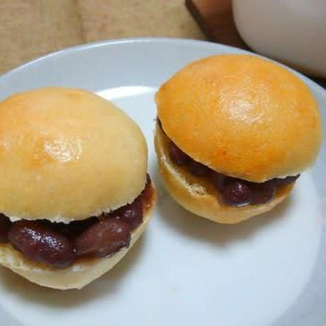 豆腐パンでミニあんバーガー。