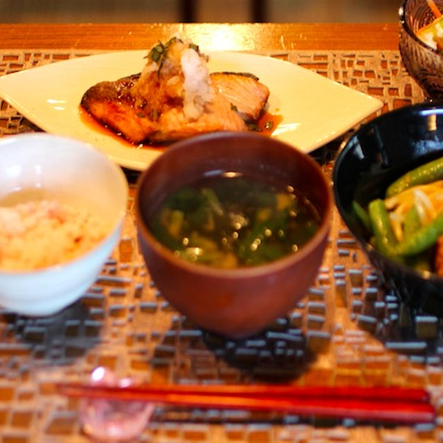 鰤の塩焼き　スナップ豌豆とモヤシのカレー炒め