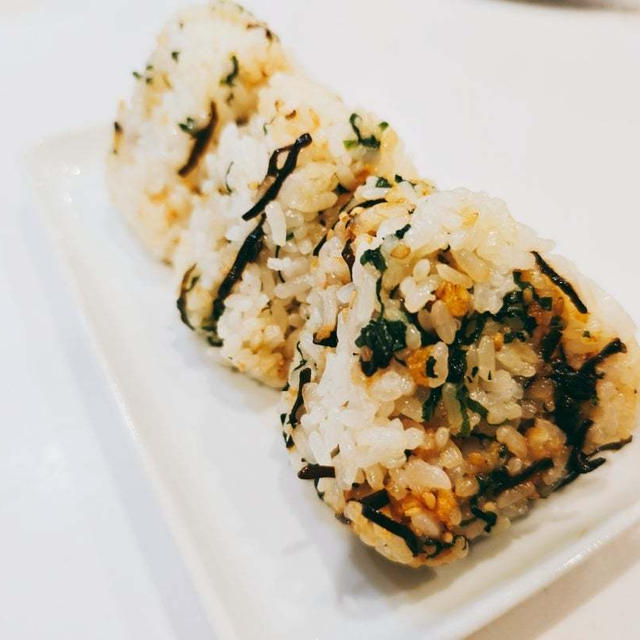 【レシピ】息子くん達の食べるペースが早かった♡大葉と天かすの塩こんぶおにぎり