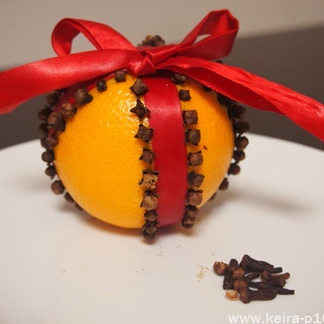 【手作りのクリスマス飾り】今年はこんなのいかが？オレンジとスパイスで作る「ポマンダー」