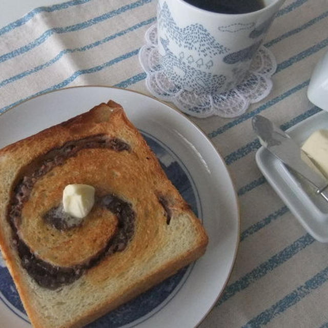 至福のあんこ食パン♪