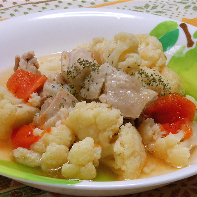 ほっこり、やさしい、あったか煮込み、カリフラワーと鶏肉のスープ煮。