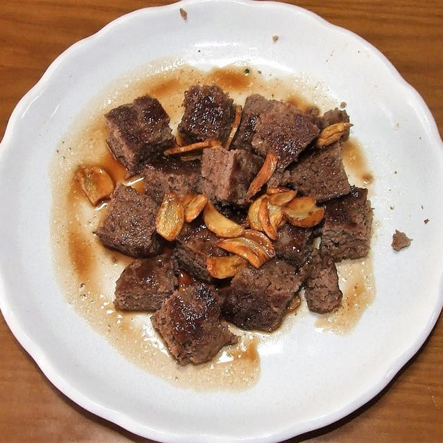 ミンチ肉のサイコロステーキ＆ガーリックシュリンプ