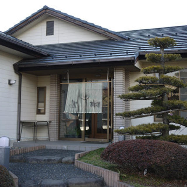 「郷土料理よね」で麦踏み体験。