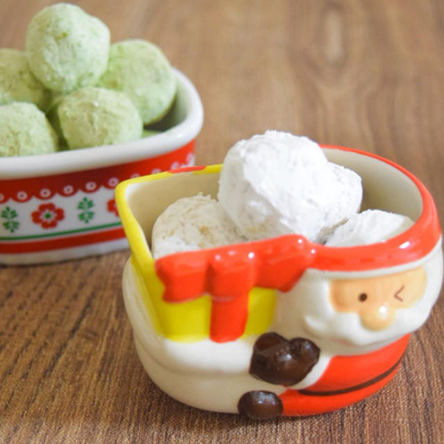 【レシピ】ポリ袋で簡単♪米粉とくるみのスノーボールとかわいいクリスマス陶器カップ。
