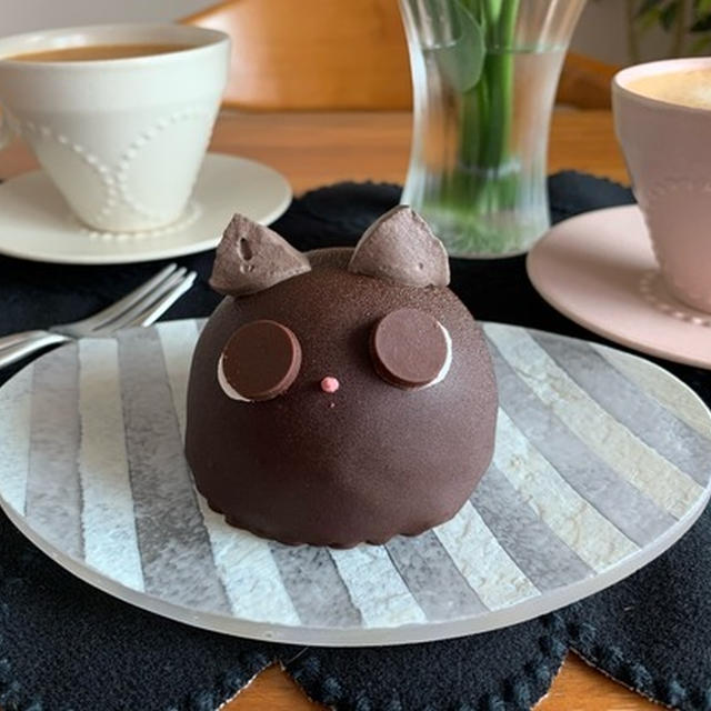 セブンイレブンの「黒猫ザッハトルテ」