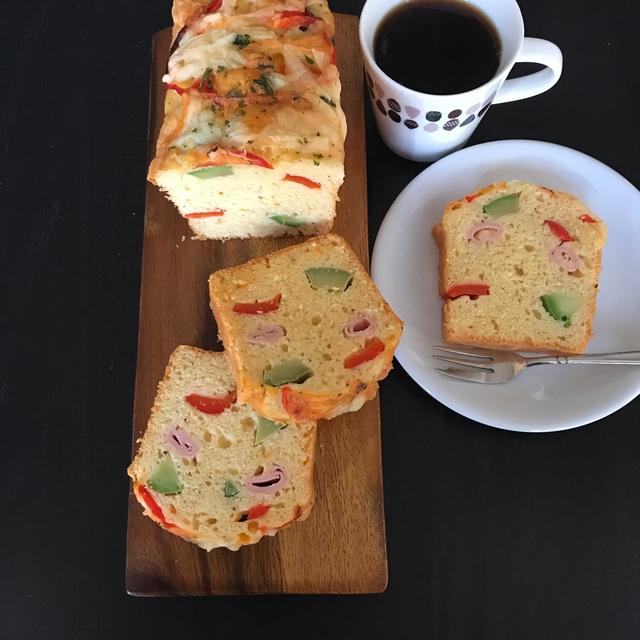 【塩味のお惣菜ケーキ☆クリスマスカラーのケークサレ♪】