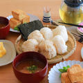 和食の朝ごはん♪しらすと生姜の味付けおにぎりと厚揚げと絹さやの炒め煮