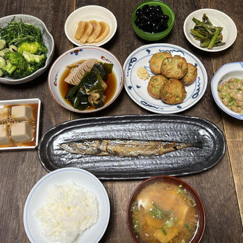 秋刀魚丸干し・枝豆揚・若竹煮・胡麻豆腐・アスパラ焼・ブロッコリーオカヒジキ・蚕豆・黒豆煮・大根漬
