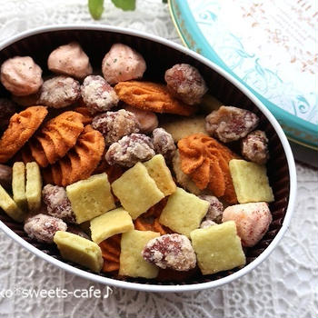 ＊アトリエうかいのクッキー缶＊