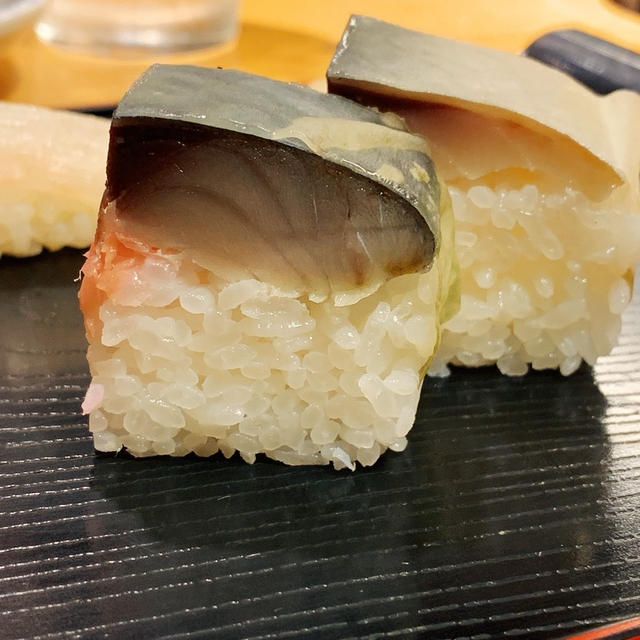 肉厚鯖寿司もご機嫌、錦市場「英」さん