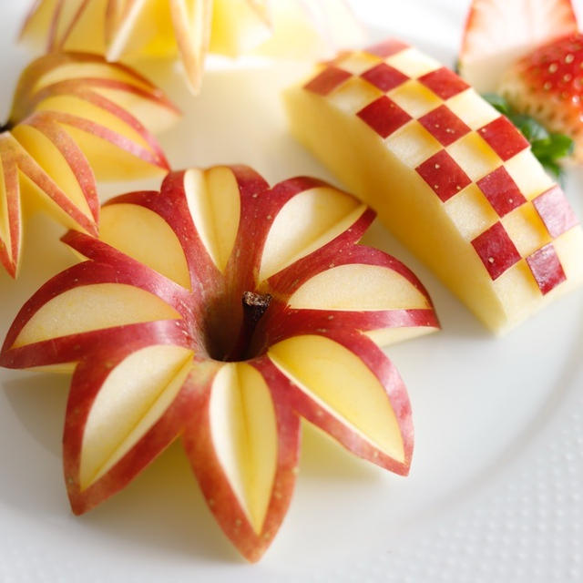 映える りんごの飾り切り 切り方 フルーツカッティング By Misako さん レシピブログ 料理ブログのレシピ満載