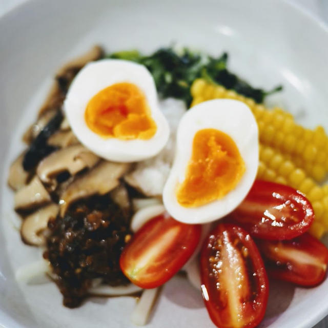 めんつゆいらず！ピーマン味噌と椎茸の煮たので冷やしうどん【＃簡単レシピ　＃混ぜ混ぜして食べてね】