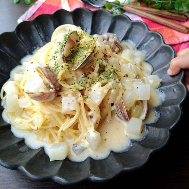 寒い日に食べたいワンパンパスタ☆シオフキ貝で作る〜大根モリモリのクラムチャウダーパスタ