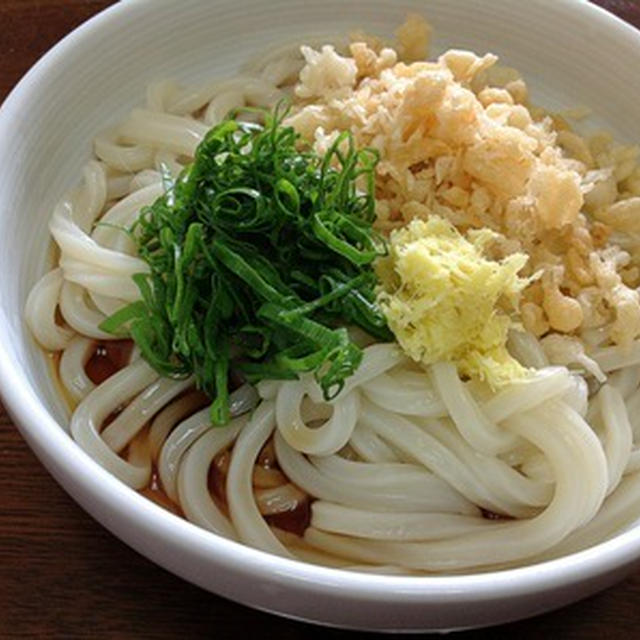 今日の朝麺は「温ぶっかけうどん」