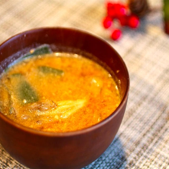 舞茸と崩し豆腐のすりゴマ豆乳味噌汁