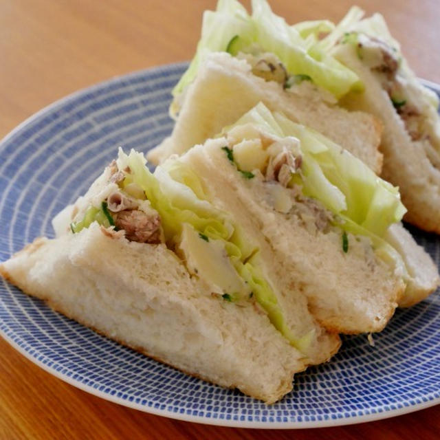 鯖缶ポテトサラダとサンドイッチ