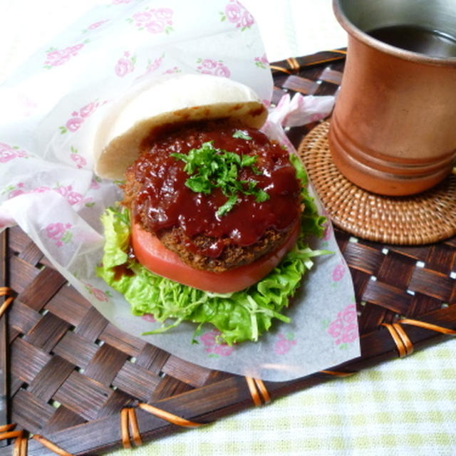 白パンでメンチカツサンド♪