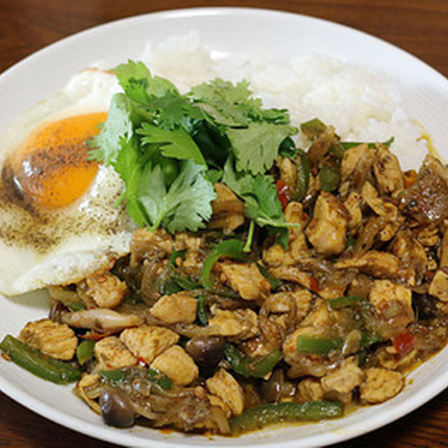タイ製の素で作った「ガパオライス」もどき