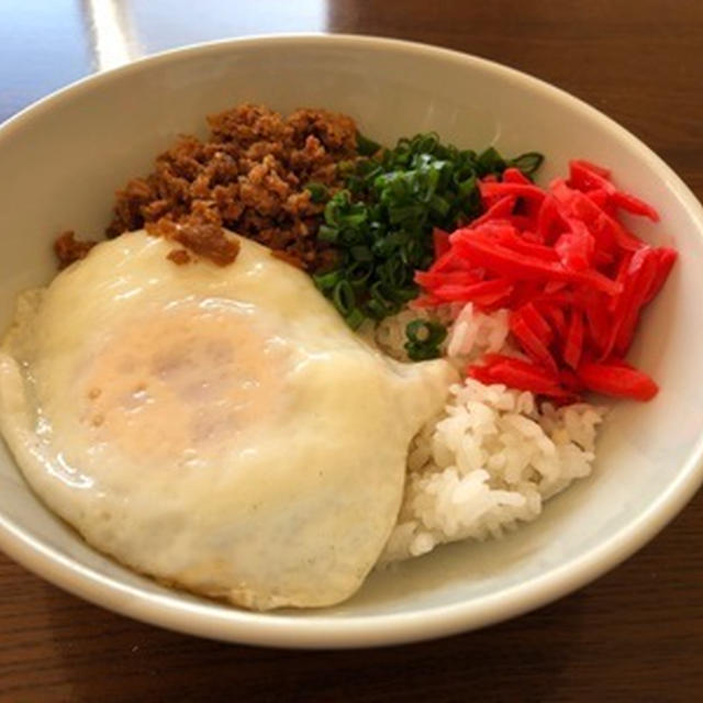 同じ食材で丼と焼き飯