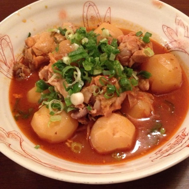 鶏手羽元とじゃがいものキムチ煮