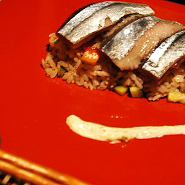 オードブル風、ナイフで食べる秋刀魚の洋風寿司、なめことアスパラのホットサラダ