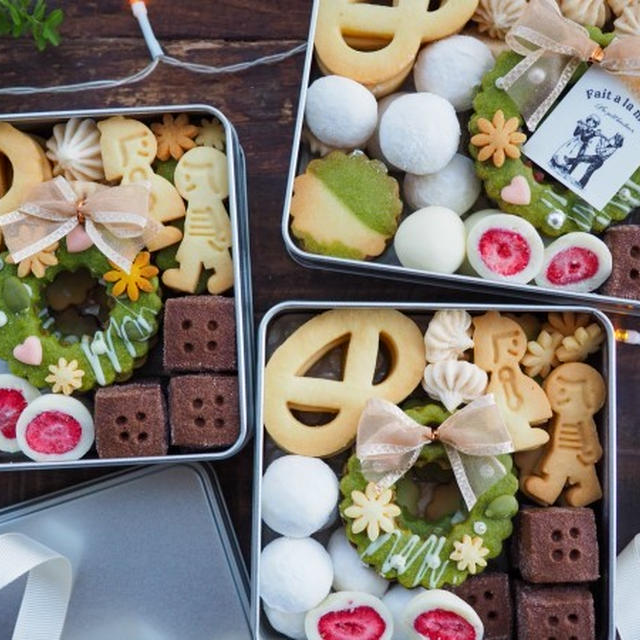 プレゼント。クリスマスのクッキー缶♪