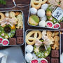 プレゼント。クリスマスのクッキー缶♪