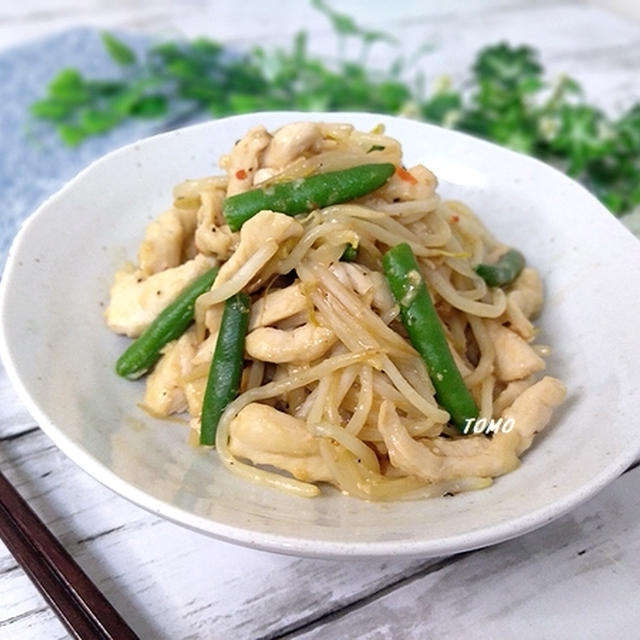 節約料理♪ご飯が進む！鶏胸肉ともやしのピリ辛中華炒め