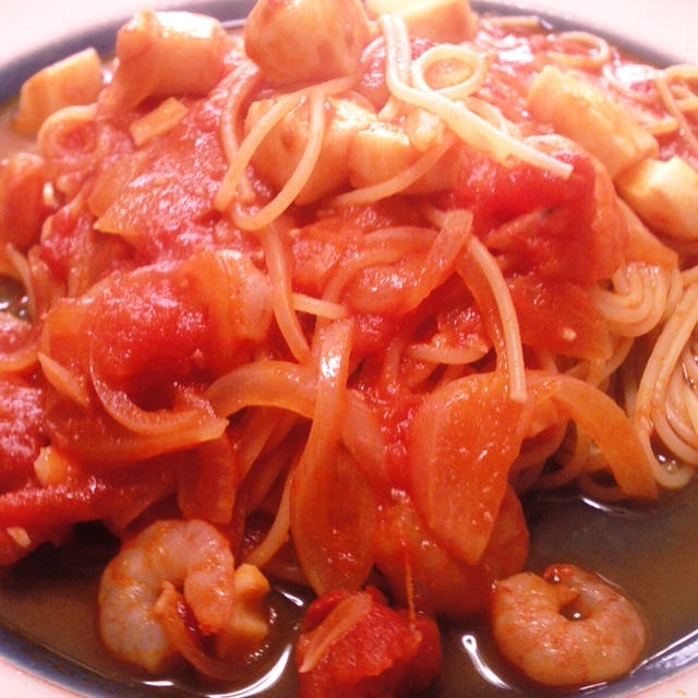 シーフードとトマトのパスタ