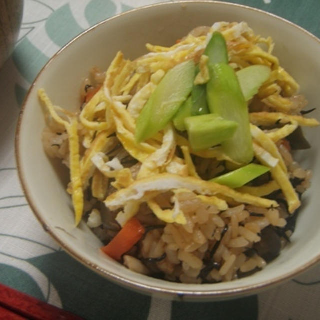 ひじきとシメジの炊き込みご飯