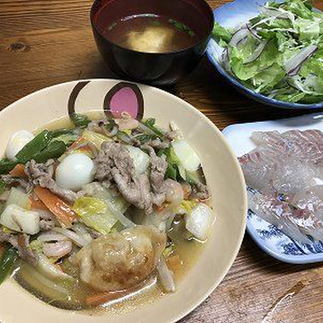 揚げ餃子の八宝菜かけ、スズキの刺身