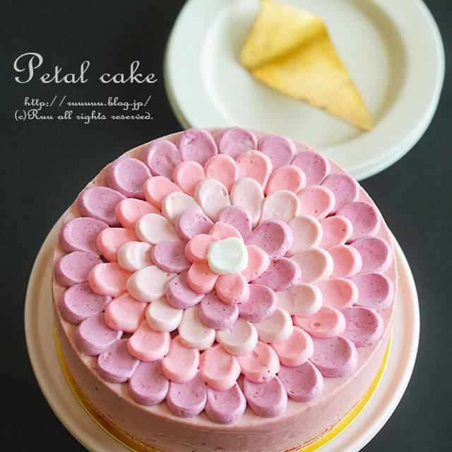 【レシピ】ピンクのペタルケーキ（←ダレない＆ボソボソしない＆デコレーションしやすい魔法の生クリームデコ！）