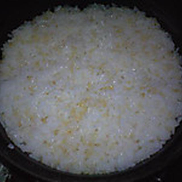 湯立てで白米（９５５）。。。北海道石狩平野砂川産特別栽培米ゆめぴりか・白米（９．５？分づき）（あいざわ米店）と茨城県産うまかっぺコシヒカリ玄米・新米（あいざわ米店）