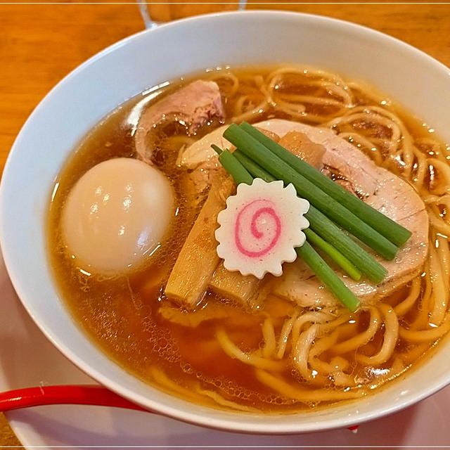滋味深いスープと自家製麺「味六屋（みろくや）」大和地鶏と会津地鶏の中華そば半熟煮玉子入り