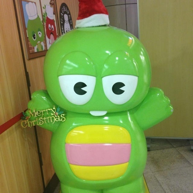 ガチャピンサンタとクリスマスツリー