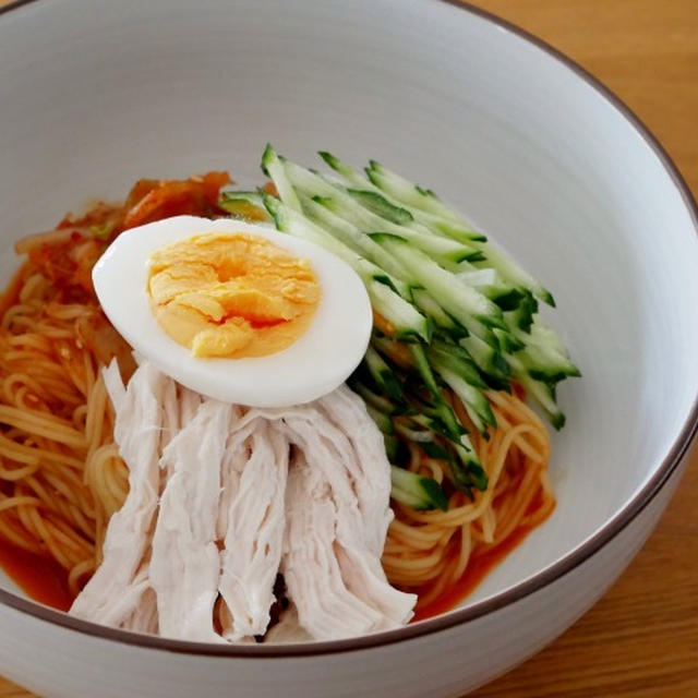 茹で鶏とキムチのビビンそうめん