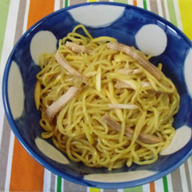 まだまだ続く晴天かな　　柚子が香るごま焼豚麺