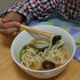 ぬくぬく〜こたつで食べる☆キンレイの鍋焼うどん
