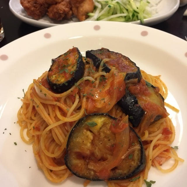 茄子とベーコンのトマトソースパスタ