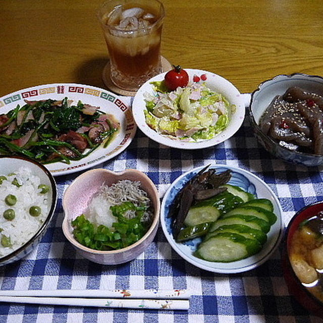 【夕食】豆ごはん・ほうれん草とベーコンの炒め物・手綱こんにゃく…