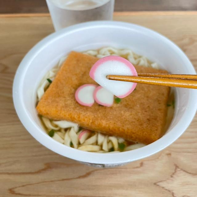 罪悪感の中食べる、夜更けのカップ麺はうますぎる！って話。